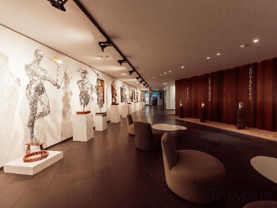 Фото Отель Baobab Suites