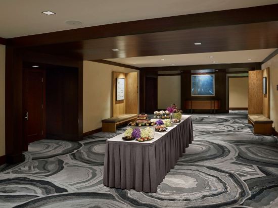 Фото The Highland Dallas, Curio Collection by Hilton