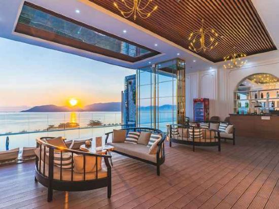 Фото La Vague Hotel