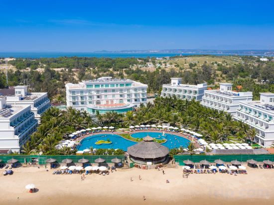 Фото The Sailing Bay Beach Resort