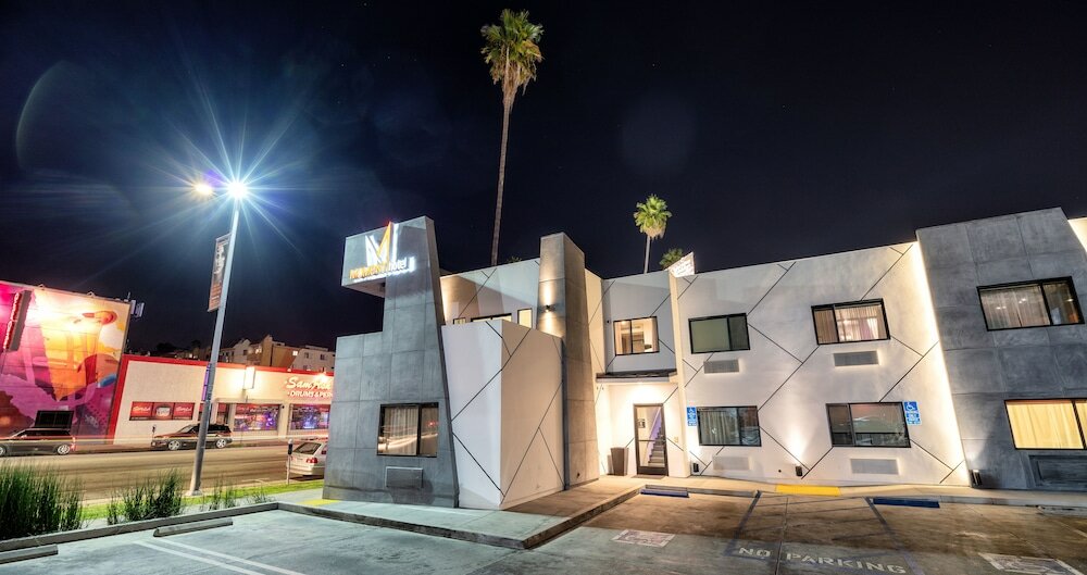 Фото The Moment Hotel