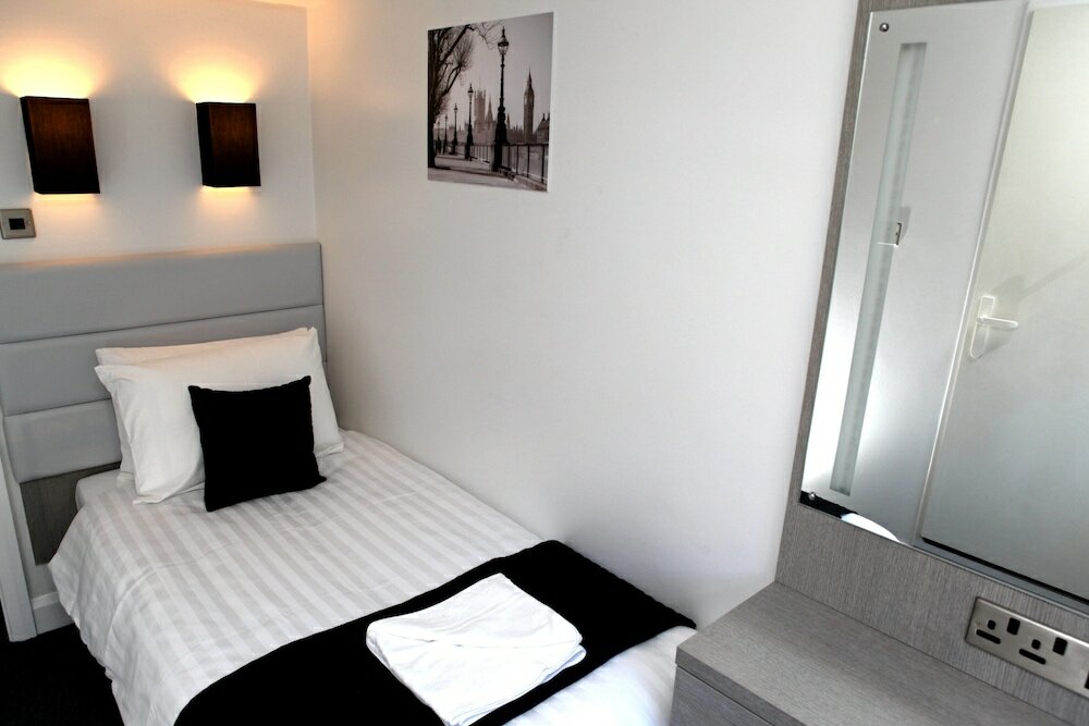 Фото The Omega Hotel