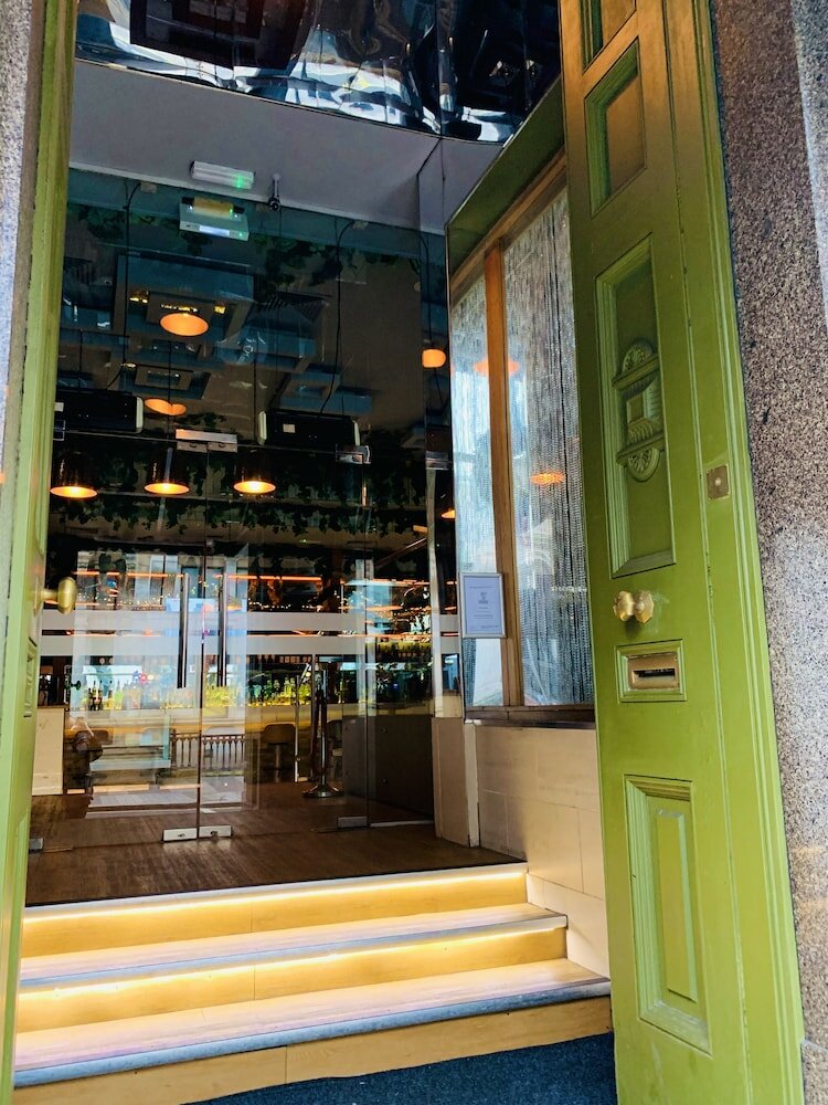 Фото Sir Thomas Hotel