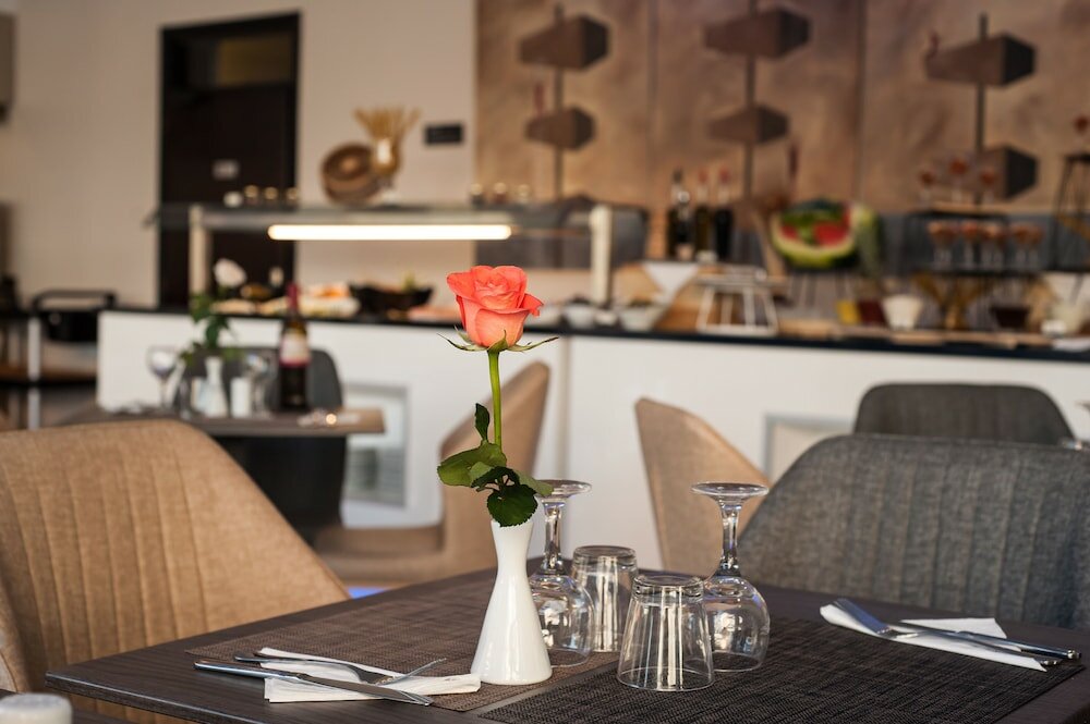 Фото Ionis Art Hotel