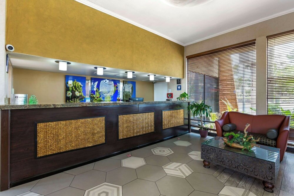 Фото Best Western Royal Sun Inn & Suites