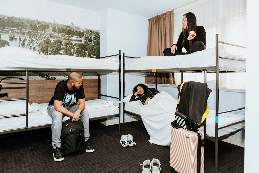 Фото Rotterdam Teleport Hotel