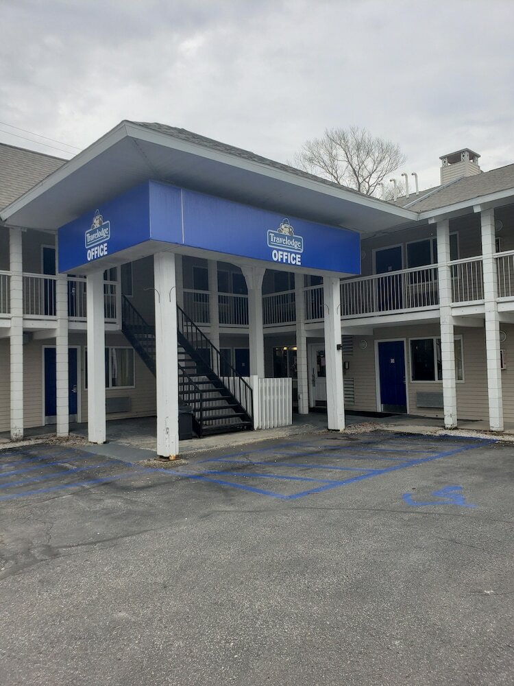 Фото Travelodge by Wyndham Traverse City Mi