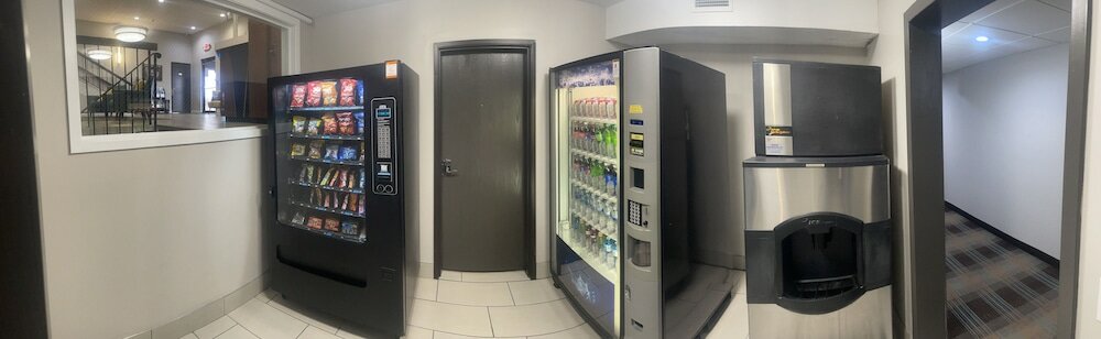 Фото Countryside Inn & Suites