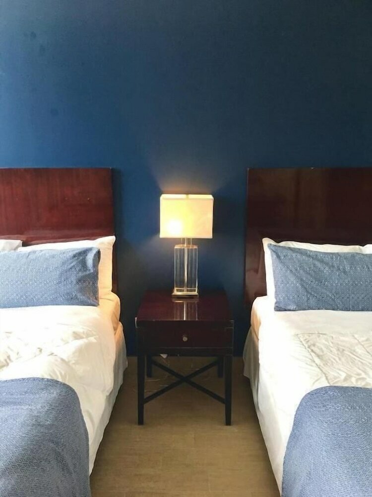 Фото Commodore Suites