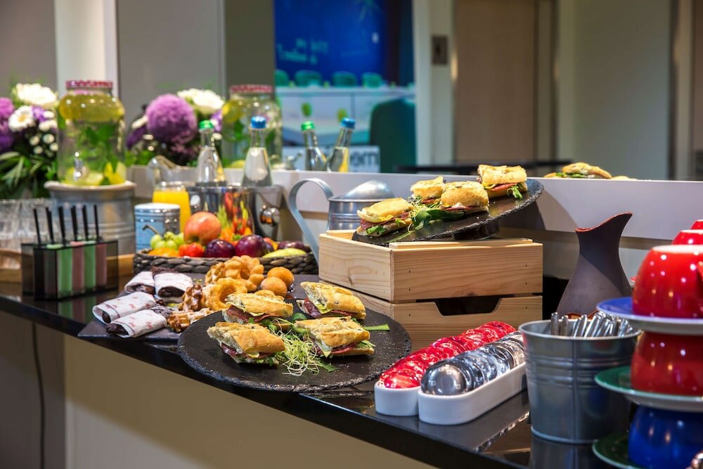 Фото Park Inn by Radisson Zurich Airport