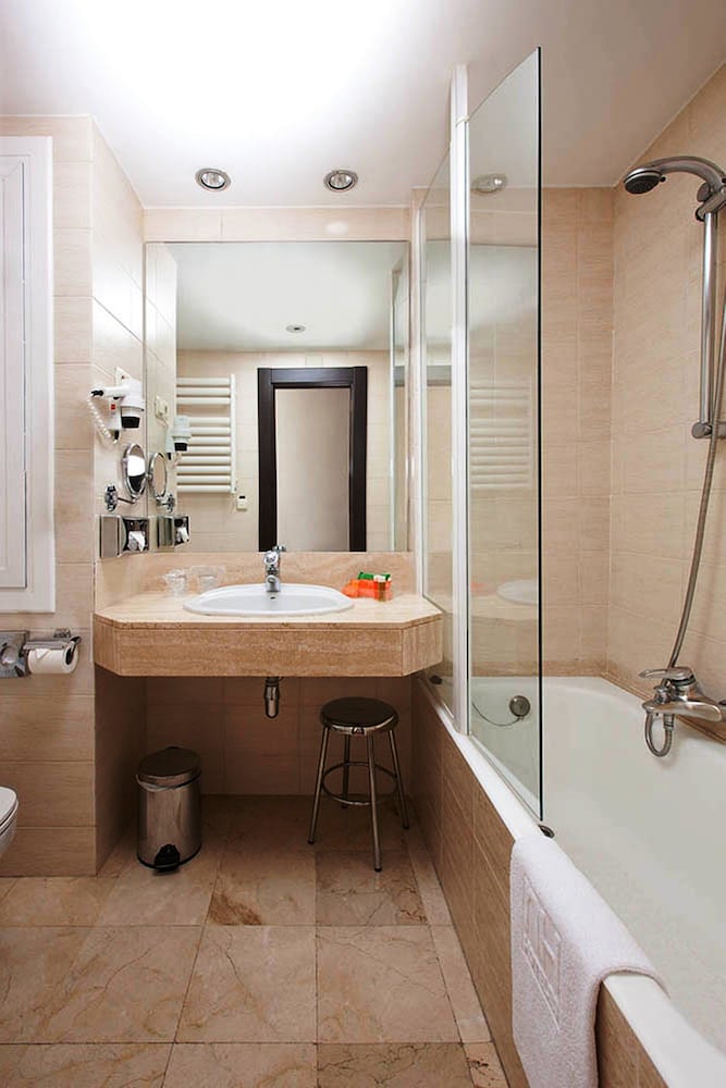 Фото Nh Barcelona Les Corts