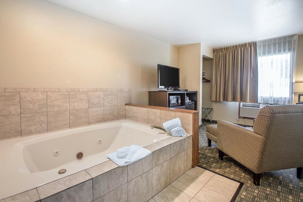 Фото Quality Inn & Suites Decorah
