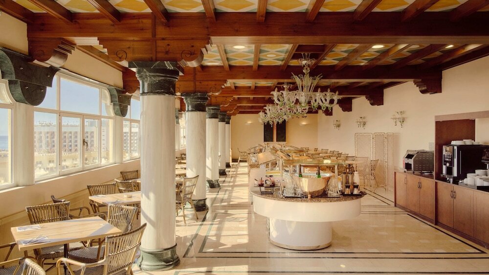 Фото Hotel Fénix Torremolinos - Adults Only Recommended