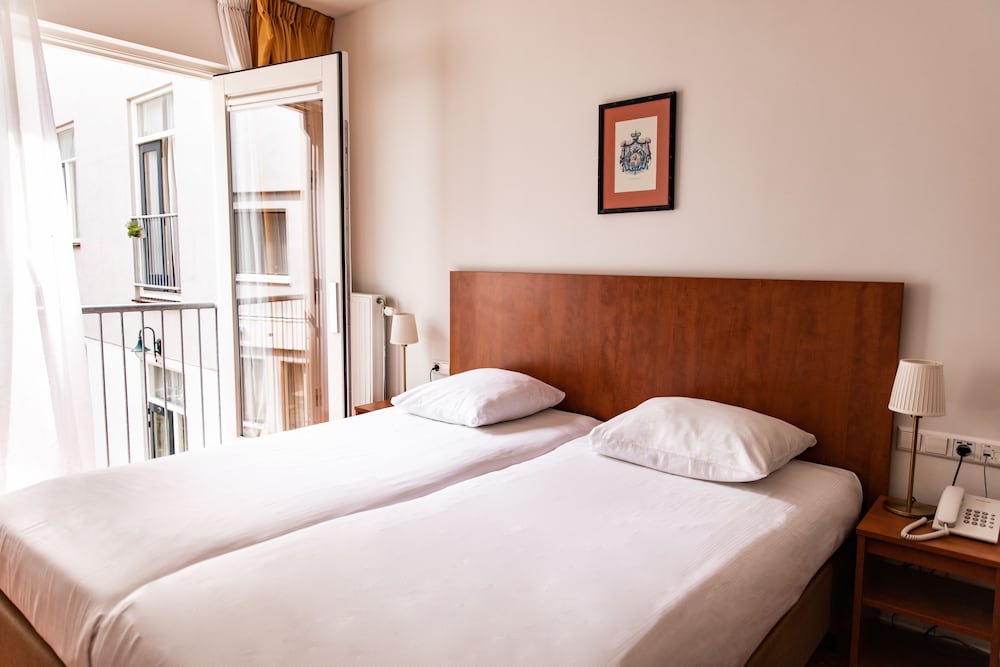 Фото Ambassador City Centre Hotel