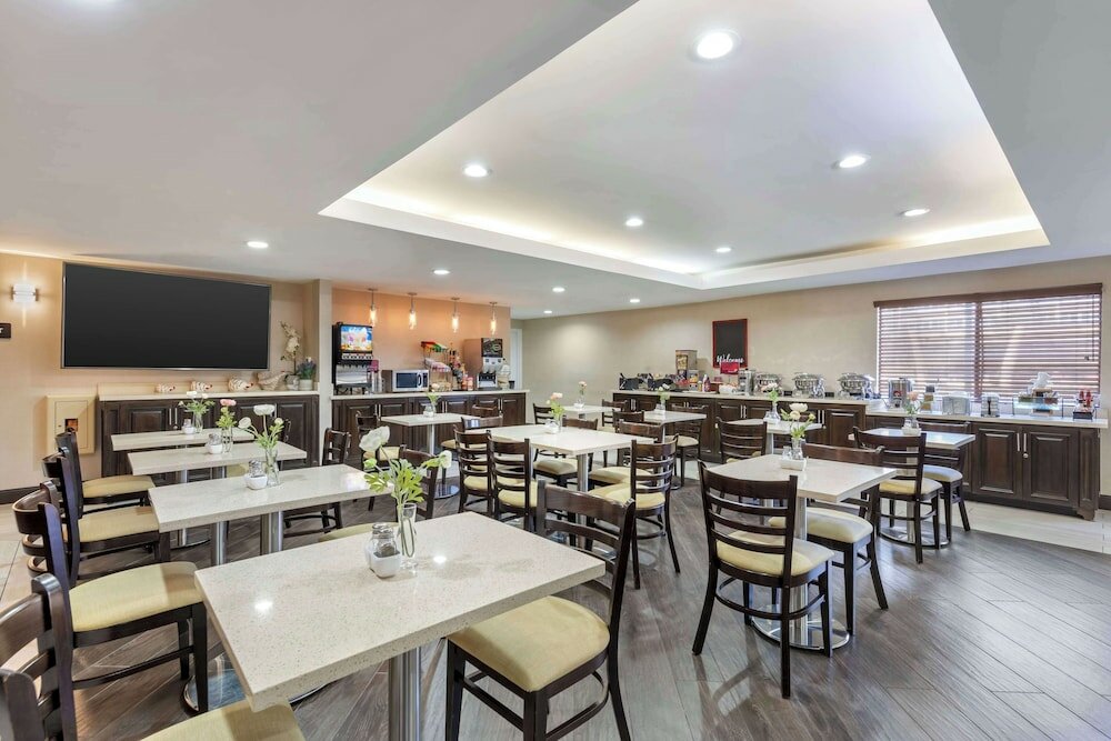 Фото Best Western Plus West Covina Inn