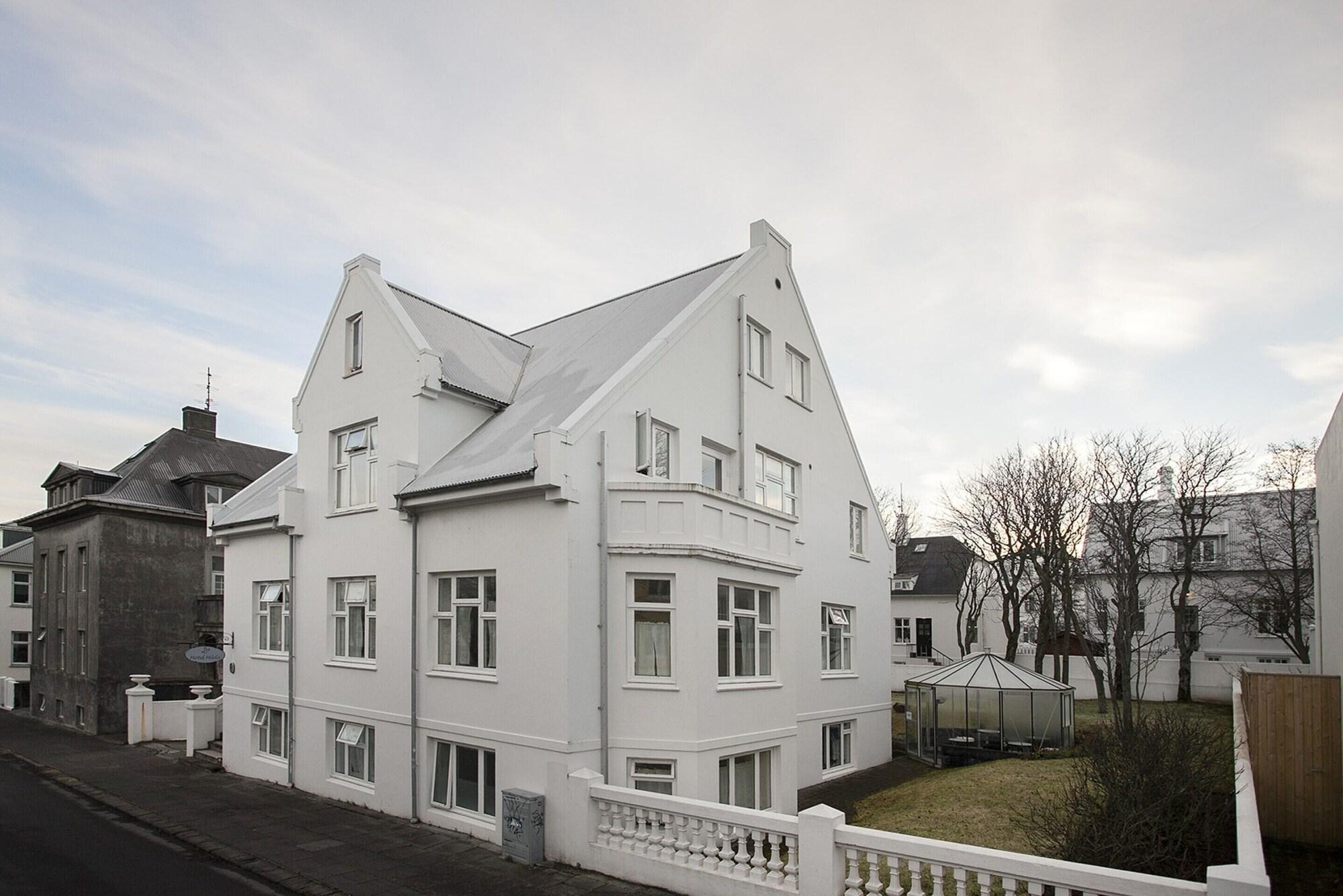 Фото отеля 2