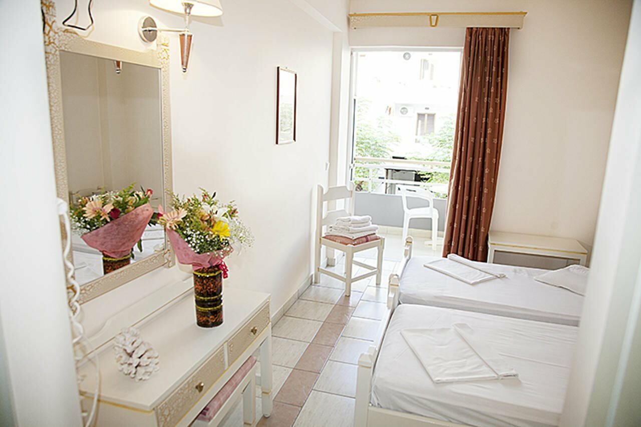 Фото Theonia Hotel