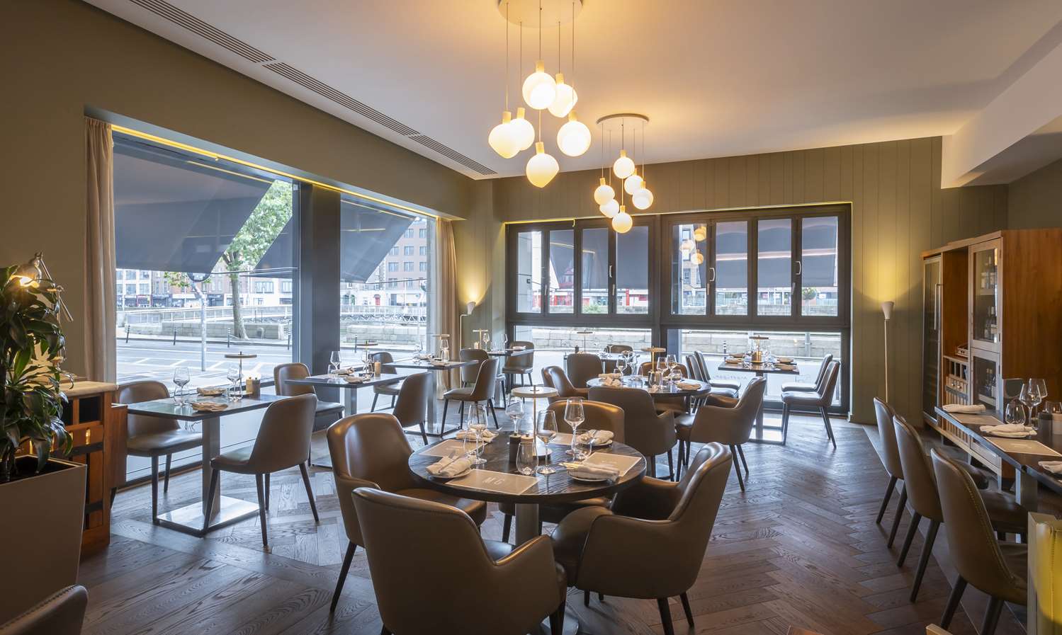 Фото The Morrison Dublin, Curio Collection by Hilton