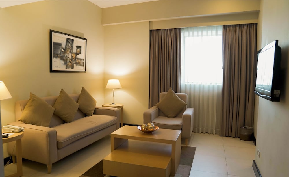 Фото Berjaya Makati Hotel