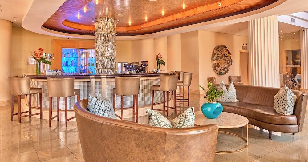 Фото Suncoast Hotel