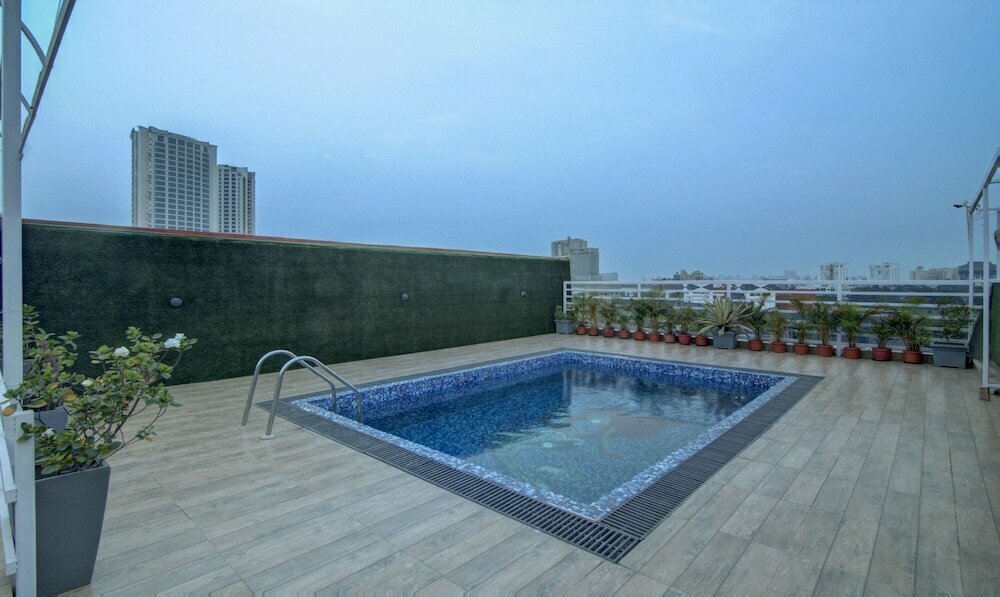 Hotel Capital O 14525 The Platinum Studio 50, Calcutta, photo