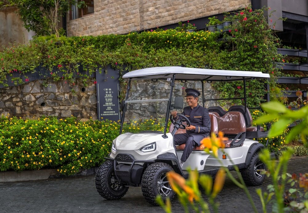 Фото The Golden Ridge Hotel