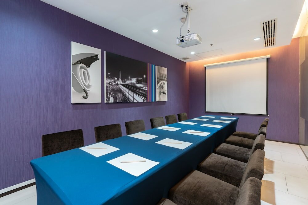 Фото Vic3 Bangkok Hotel