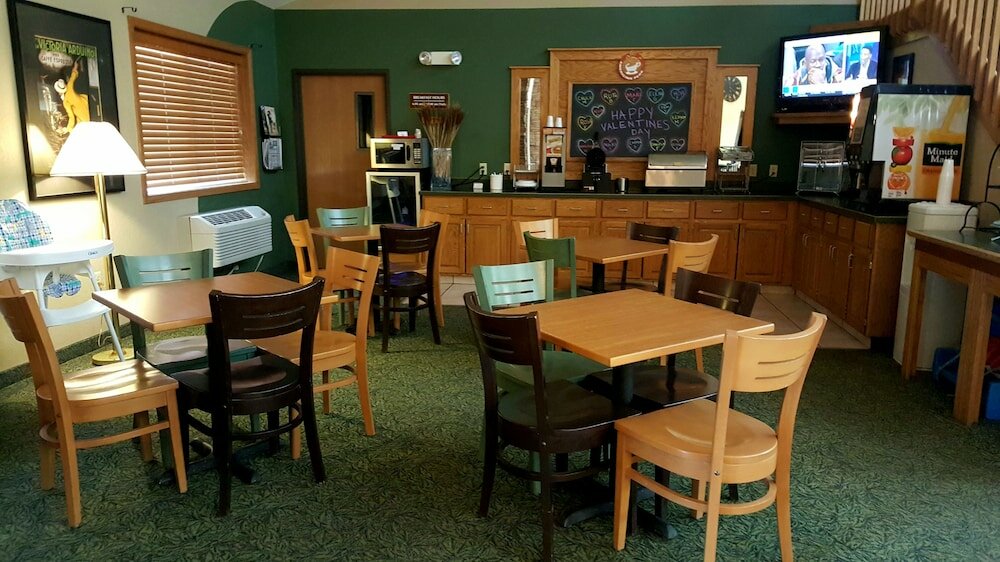 Фото AmericInn by Wyndham Garden City