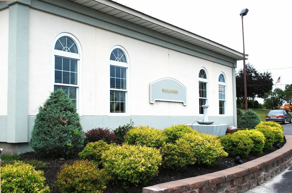 Фото Travelodge by Wyndham Watertown