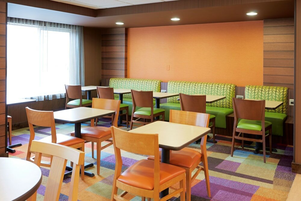 Фото Fairfield Inn by Marriott Salt Lake City South