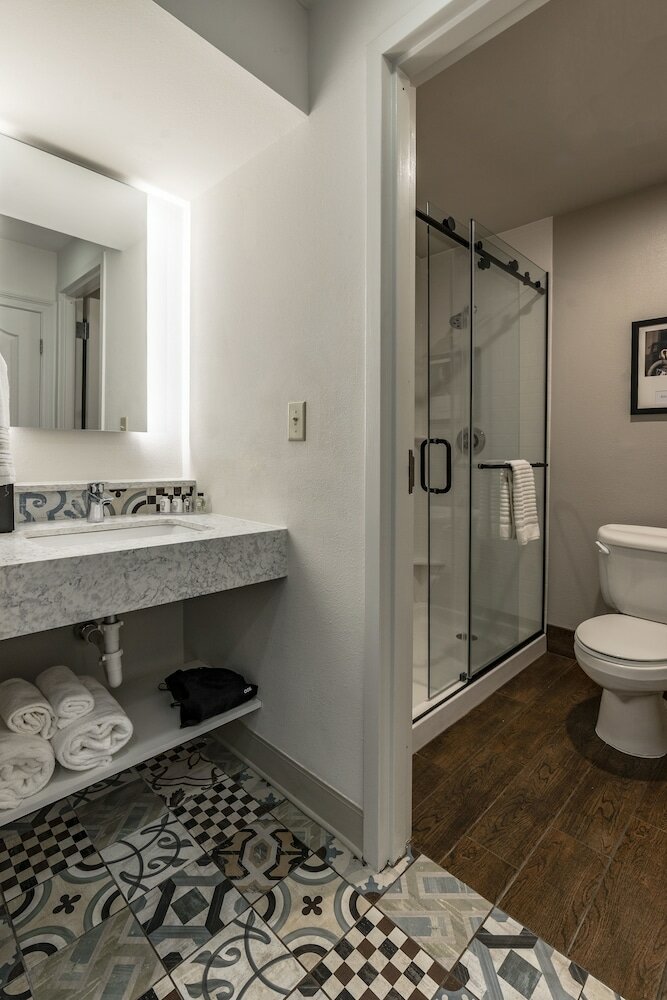 Фото St Charles Coach House, Ascend Hotel Collection