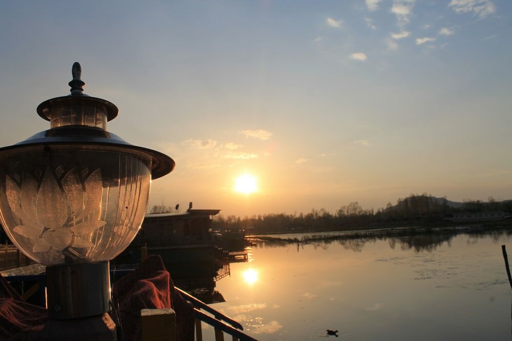 Фото Houseboat Zaindari Palace