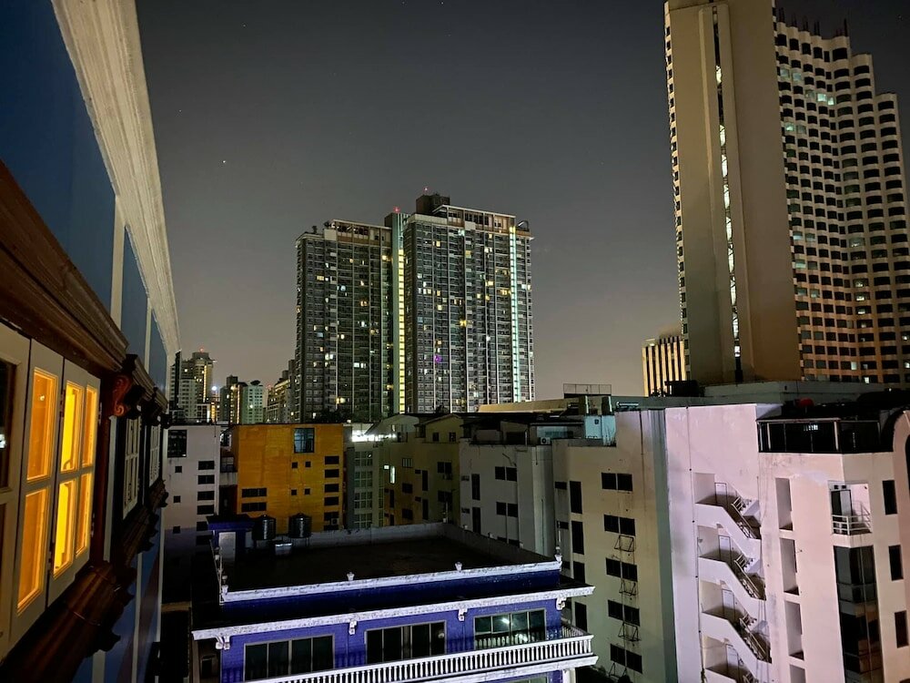 Фото Rest at Ratchada Hotel