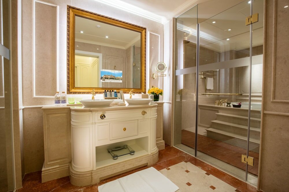 Фото Legend Palace Hotel