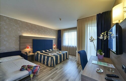 Внешний вид отеля Hotel Alberi в Лекко, фото 3