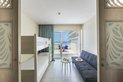 Внешний вид отеля Tofinis Hotel в Айя-Напе (город), фото 3