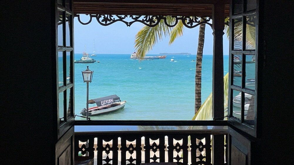 Фото Mizingani Seafront Hotel