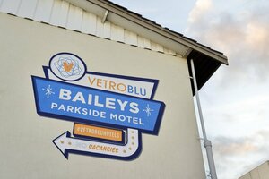 Гостиница Baileys Parkside Motel by VetroBlu