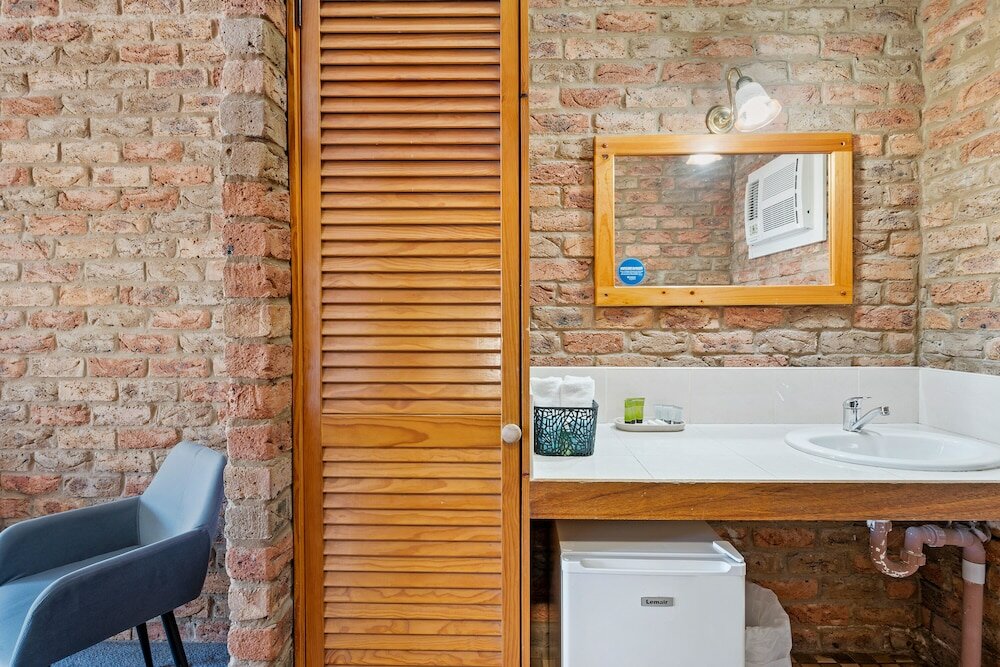 Фото The Settlement Historic Hotel