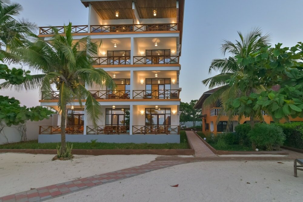 Фото Mnarani Beach Cottages