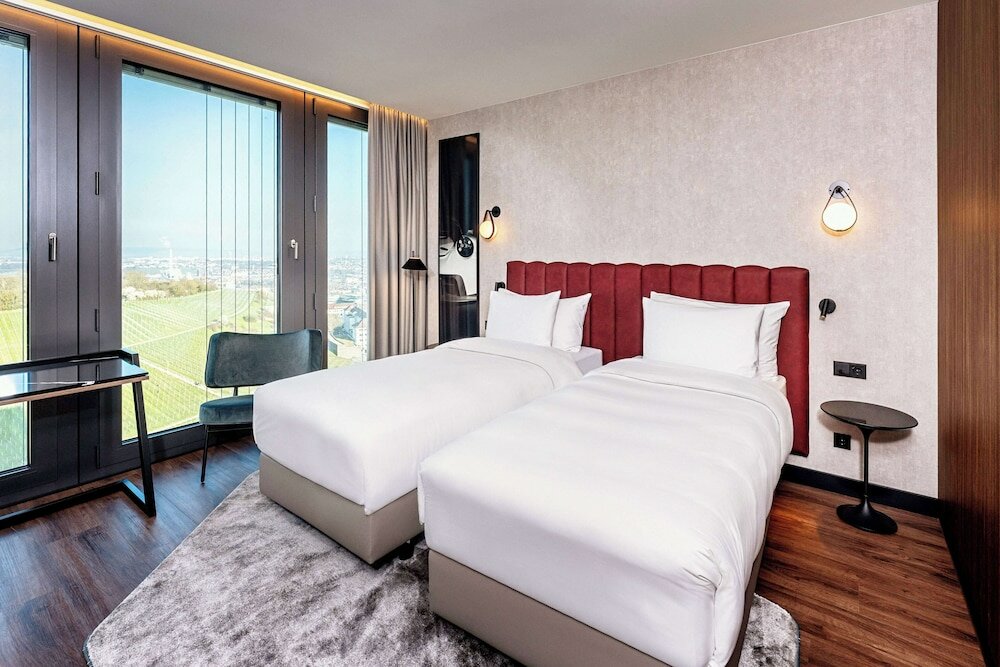 Фото Radisson Blu Hotel At Porsche Design Tower Stuttgart