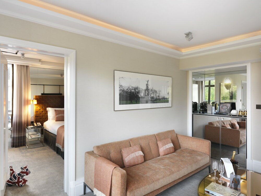 Фото The Athenaeum Hotel & Residences