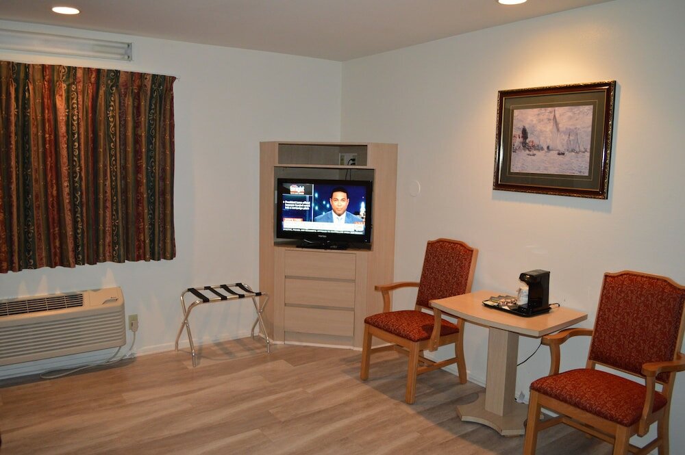 Фото Jolly Roger Hotel