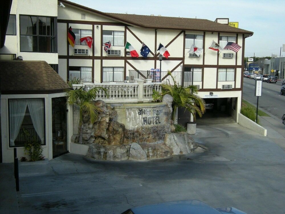 Фото Jolly Roger Hotel