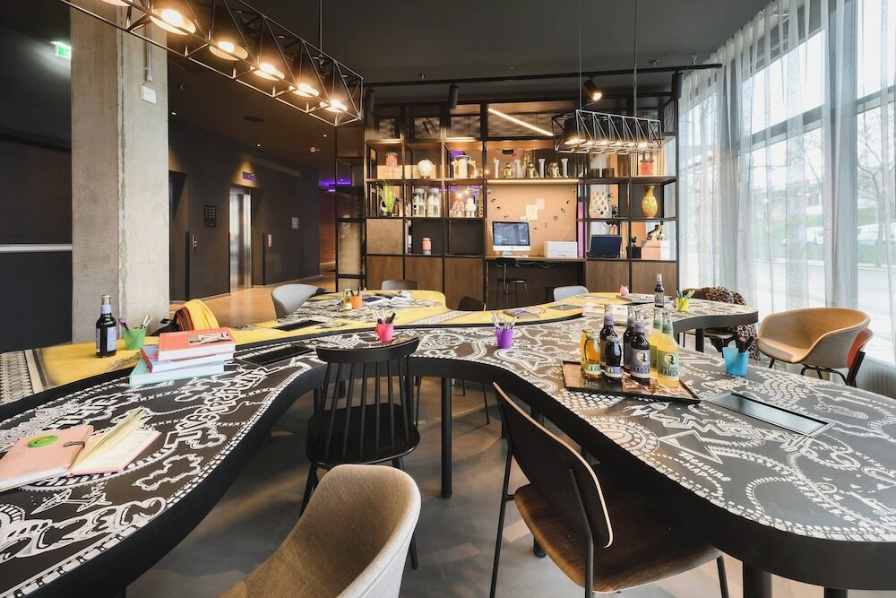 Фото Moxy Dresden Neustadt