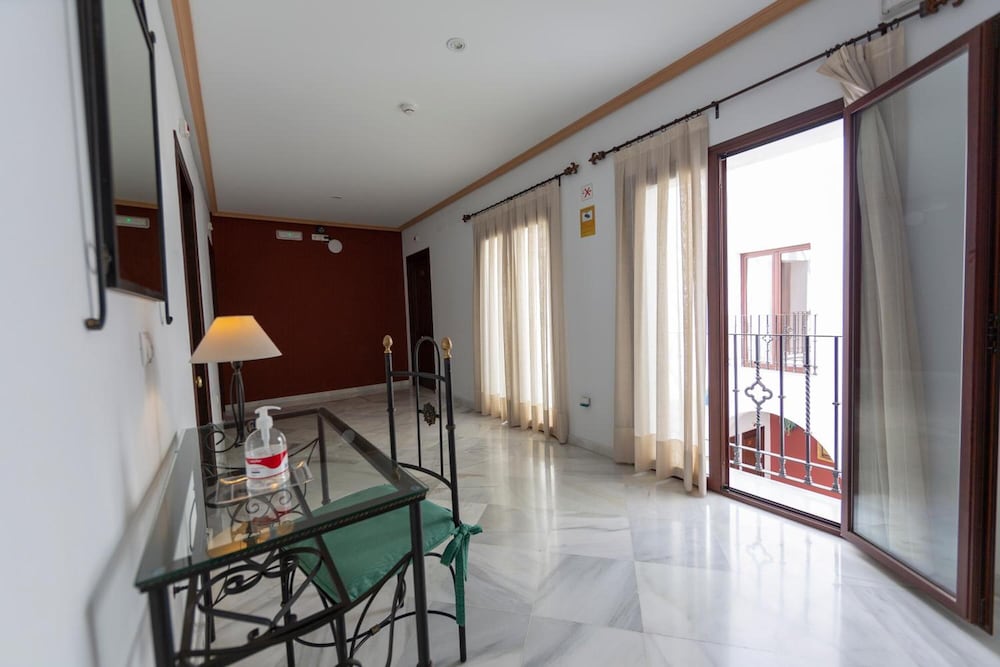 Фото Los Omeyas Hotel