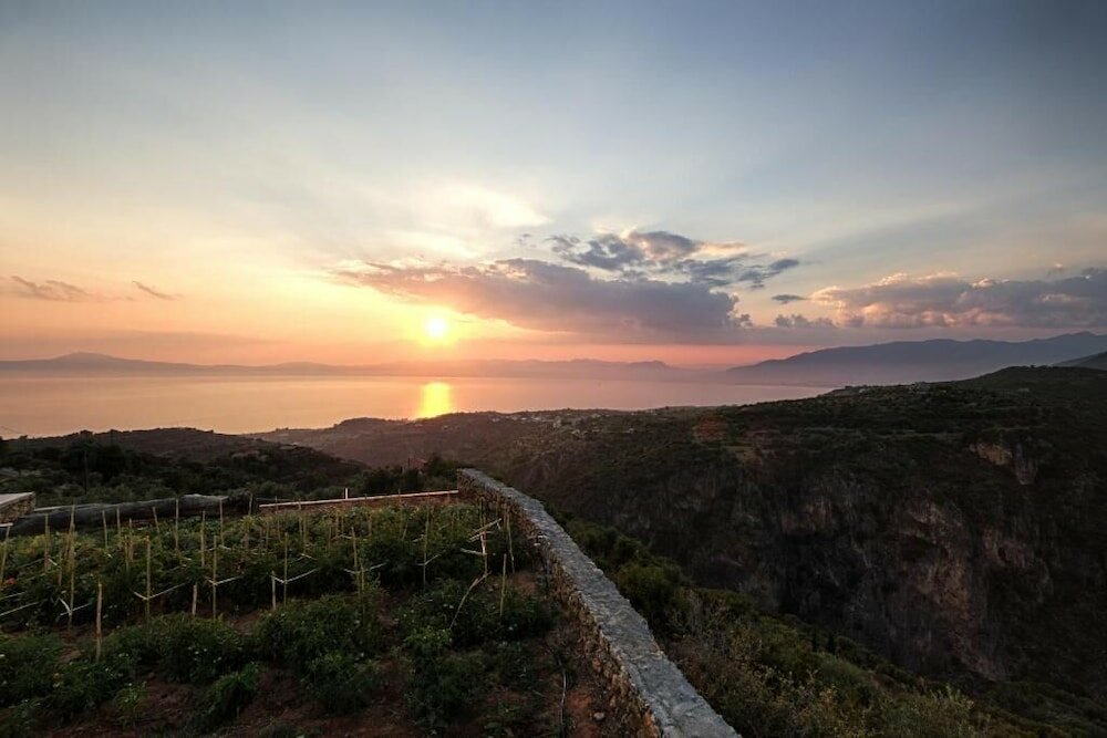 Фото Euphoria Suites