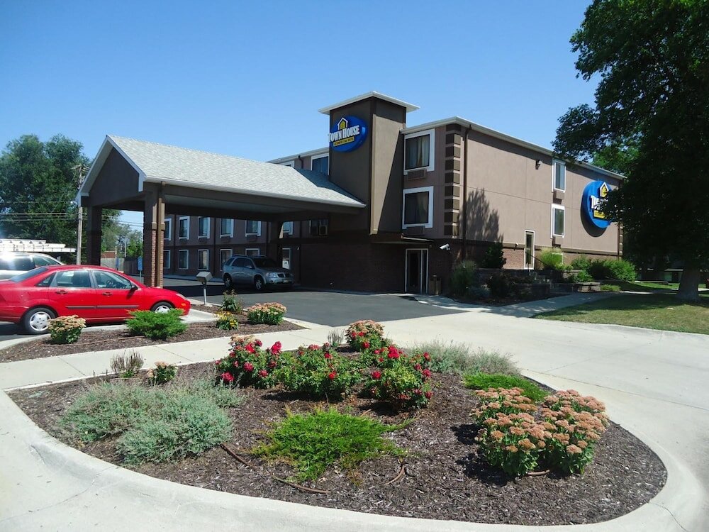 Фото Town House Extended Stay Hotel Downtown