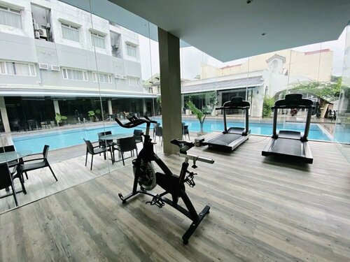 Гостиница Avenue Suites Hotel в Баколоде