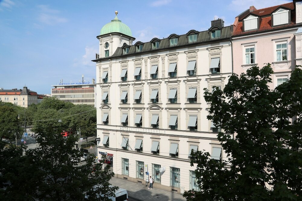 Фото отеля 1